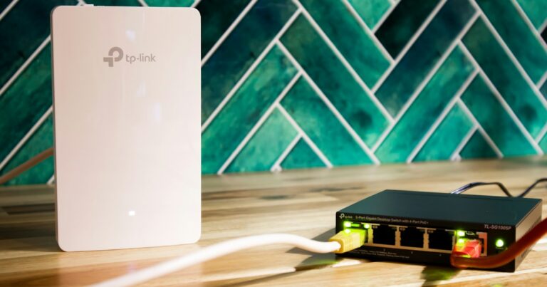 AdGuard Home 家庭 DNS 去广告实战：一条命令，全家设备告别广告